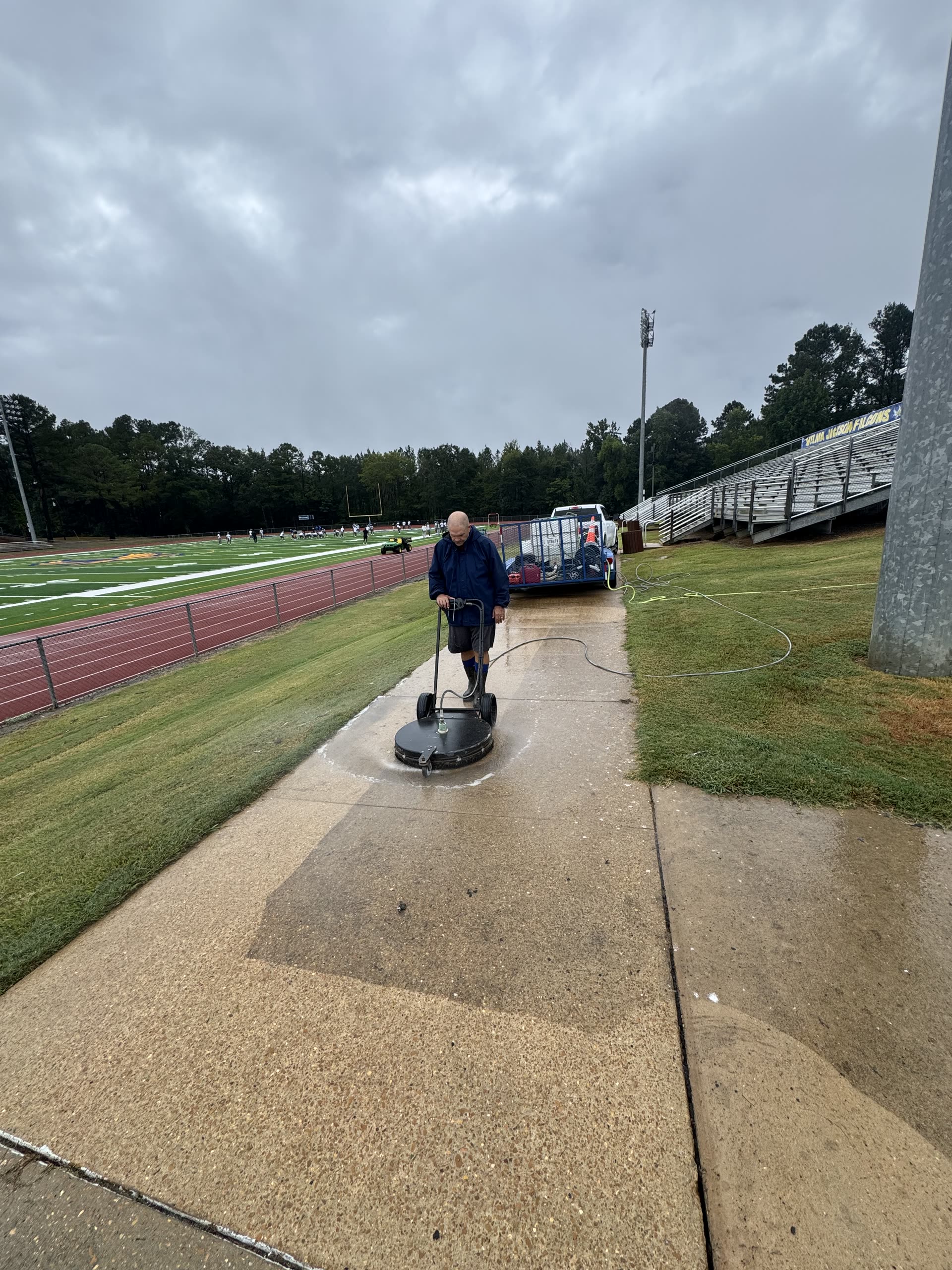 Pressure washing concrete walkway in Jackson Metro area